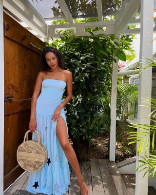 I’ll paint my mood in shades of Blue 🌀 Available at Wild Side Gustavia Location: @stbarth_fleurdelune • • • #wildsideofstbarth #wildside #stbarth #sbh #stbarthlife #stbarthstyle #womensfashion #bohochic #tropicalheat #love #FWI #bluevibes #islandstyle #cappuccino #bluedress #boho #fashion