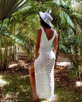 What makes a dress is the details and the one who wears it 🌾 • • • #wildsideofstbarth #stbarth #stbarthlife #stbarthstyle #womensfashion #ootd #bohochic #tropicalheat #dress #white #FWI #goodvibes #flookthelabel #gustavia #whitedress #tan