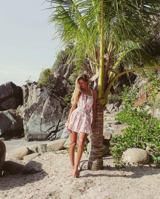 Time spent at the beach is never wasted 🌊🌴 • • • • #wildside #saintbarth #sbh #summerallyear #tropical #beauty #dress #simplicity #beach #sand #look #islandlife #caribbean Model: @loulangy 🌸