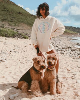 The best partners 🐶🔗 • • • • #wildside #saintbarth #sbh #island #pull #dogs #barefoot #beauty #seaair #goodvibe #natural #happiness #caribbean #fwi Model : @mahinasb ☀️ Models dogs: @paloma_and_coooo